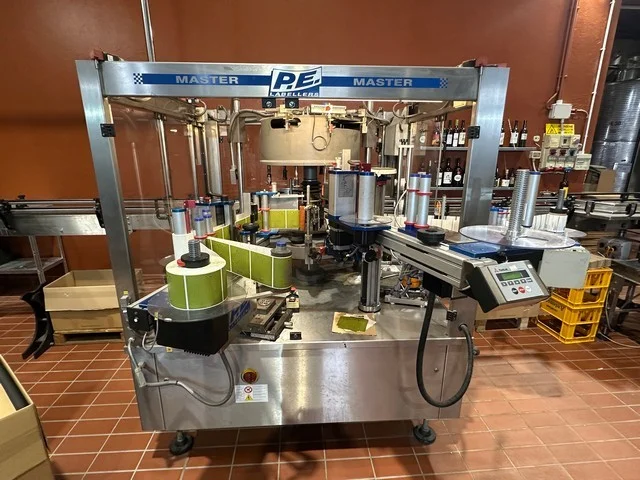 Used P.E. MASTER M – 6T/540/2S-2E Wine Labelling Machine EA 678 for wine bottling lines