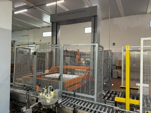 Used Mondo & Scaglione palletizer p6 Palletizer for Wine Bottling Lines R 126 for wine bottling lines